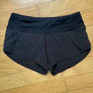 Lululemon black speed up shorts 2.5 low-rise